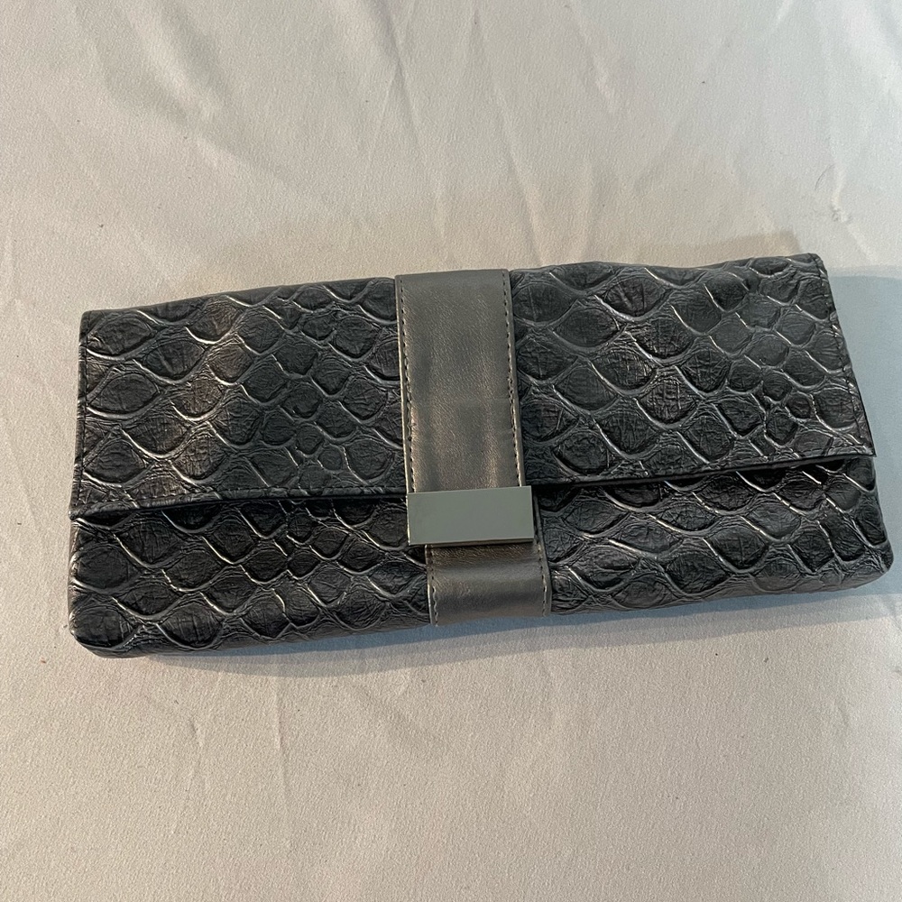 Redken Clutch